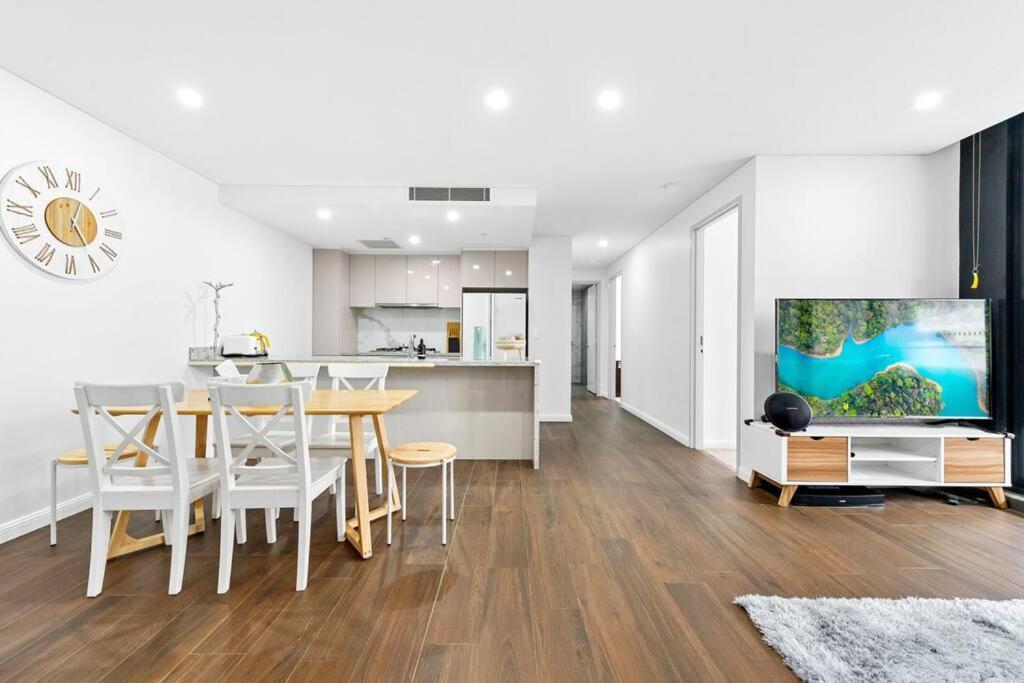 Four Bedroom Apartment With Facilities In Olympic Park ซิดนีย์ ภายนอก รูปภาพ