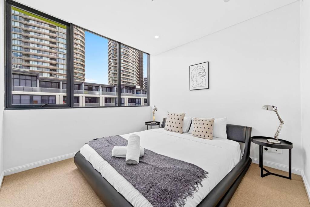 Four Bedroom Apartment With Facilities In Olympic Park ซิดนีย์ ภายนอก รูปภาพ