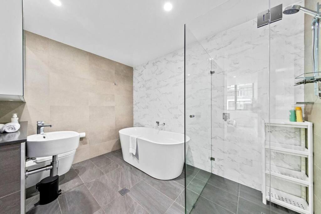 Four Bedroom Apartment With Facilities In Olympic Park ซิดนีย์ ภายนอก รูปภาพ
