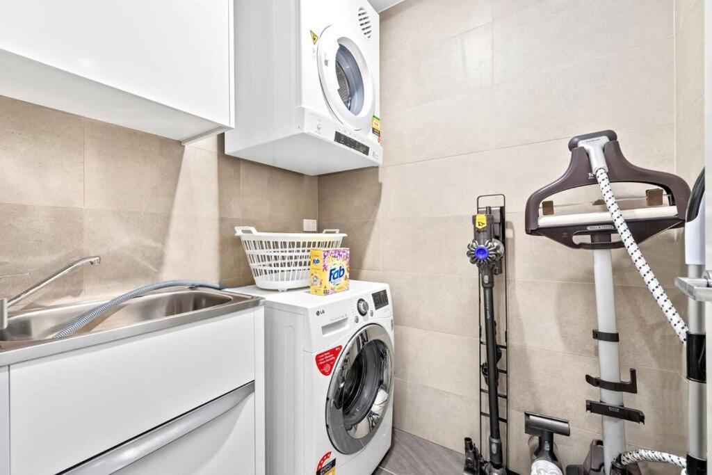 Four Bedroom Apartment With Facilities In Olympic Park ซิดนีย์ ภายนอก รูปภาพ